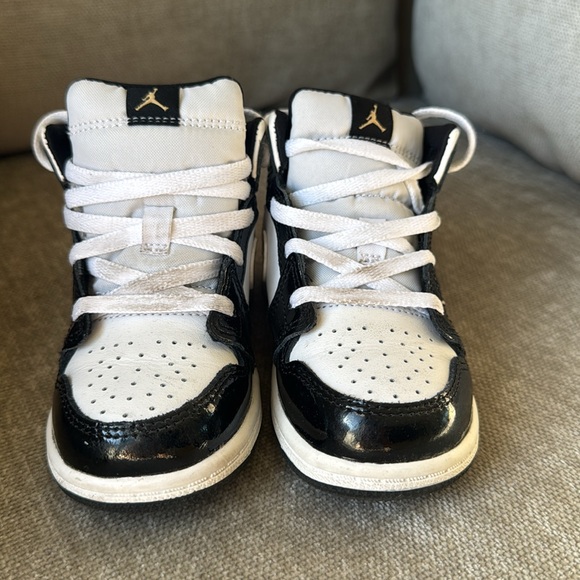 Kids Nike Jordan’s 8 C - Picture 2 of 4